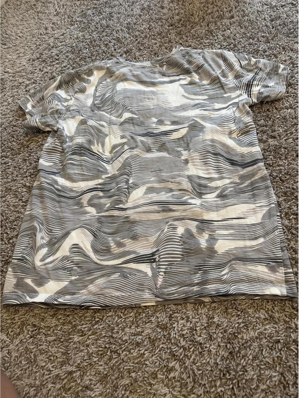 Adidas Boys Large Gray Patterned Athletic Tee - Comfortable Breathable Fit - Picture 3 of 3
